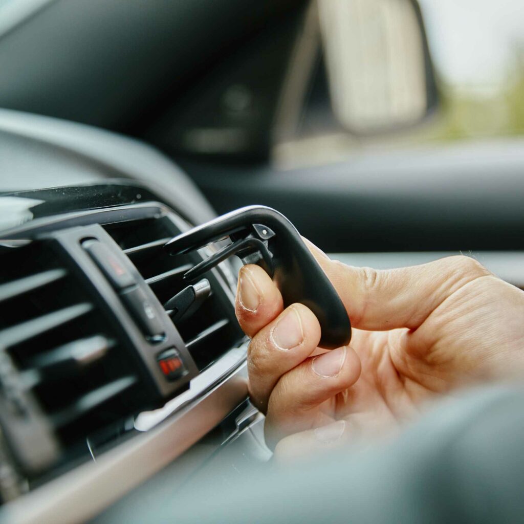 CARMOUNT™ works with Loopy Case CARMOUNT