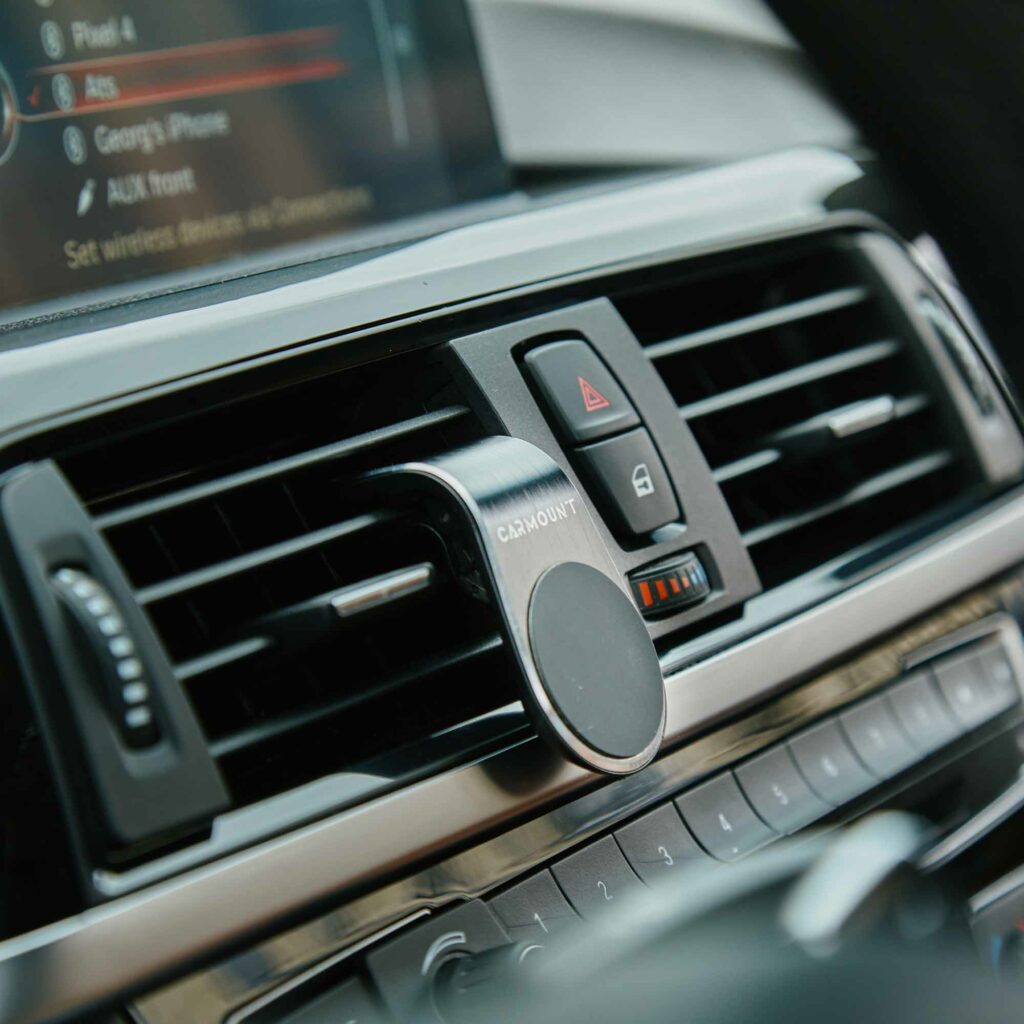 CARMOUNT™ works with Loopy Case CARMOUNT